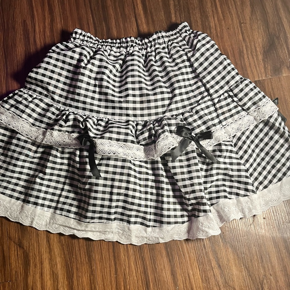 Vintage  Small Black & White bow skirt